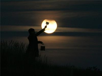 Прикрепленное изображение: amir-jutt-jugando-con-la-luna-8.jpg